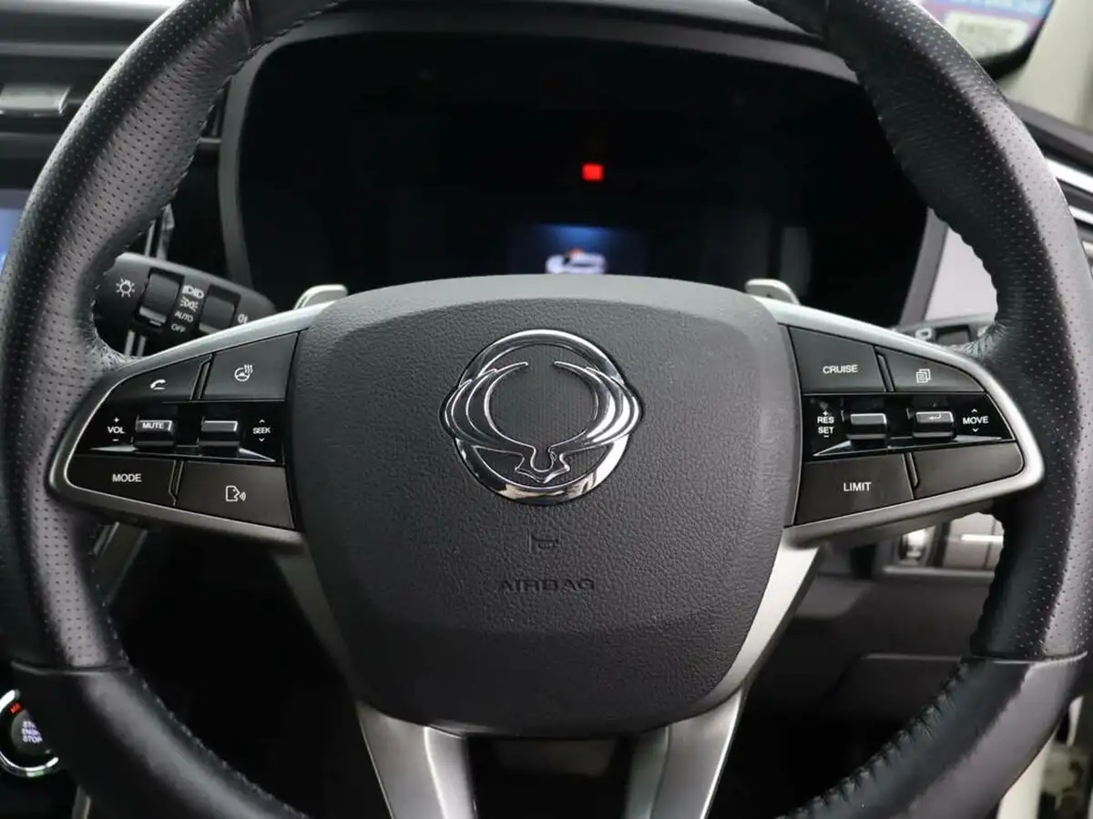 2019-kgm-ssangyong-korando-16td-ultimate-big-25