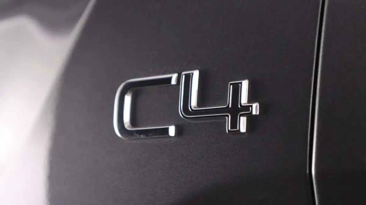 2023-citroen-c4-15bluehdi-shine-plus-big-21