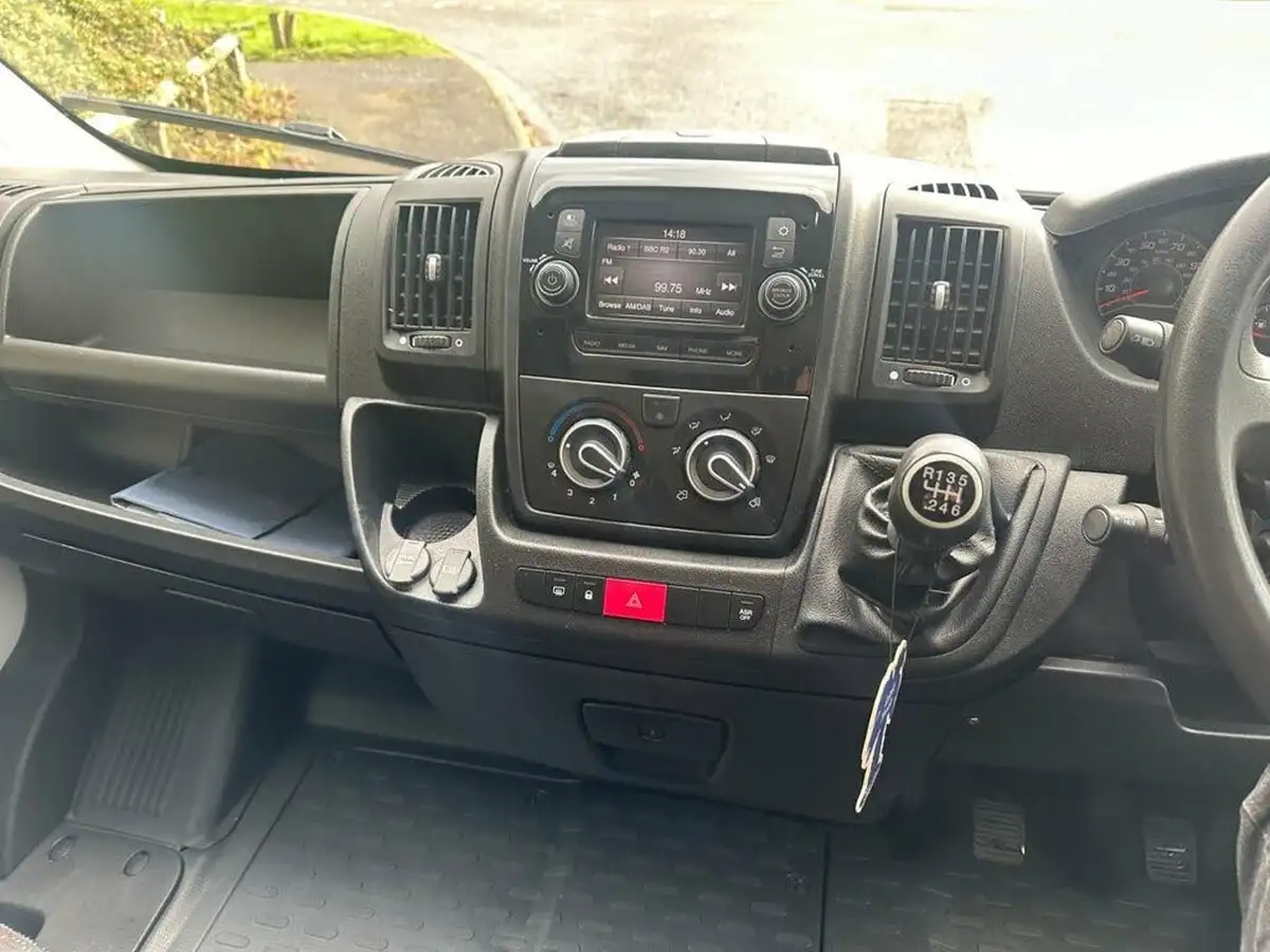2022-peugeot-boxer-22-bluehdi-professional-435-l4-h2-big-17