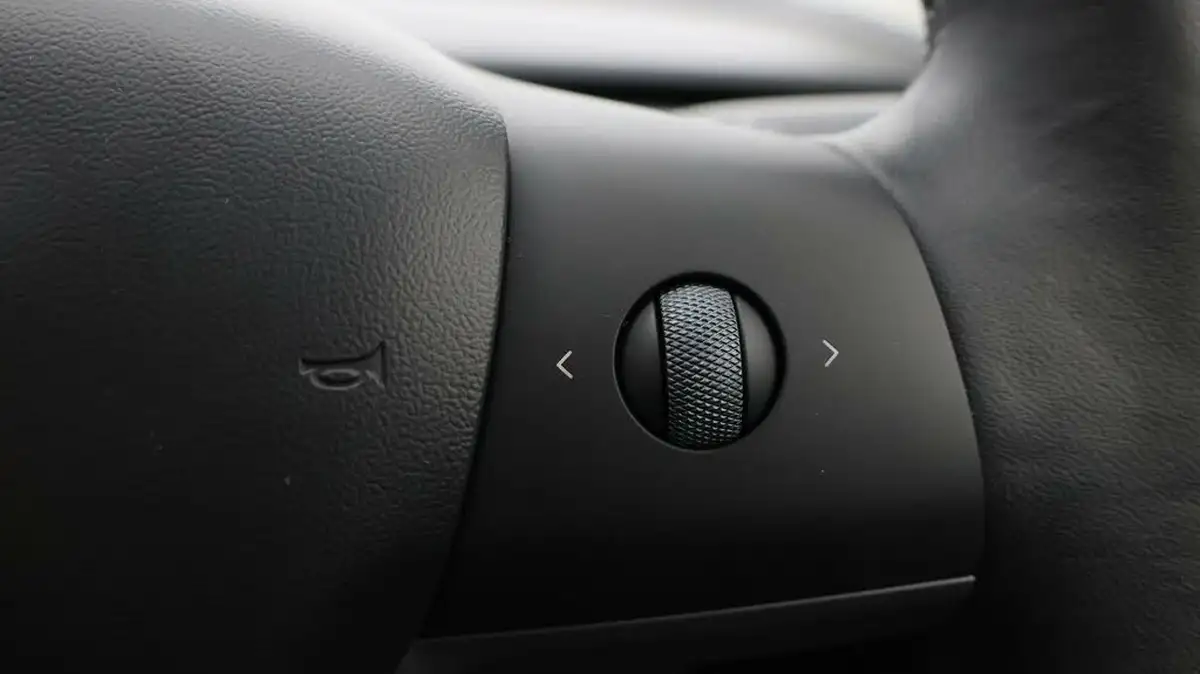 2021-tesla-model-3-e-long-range-awd-big-23