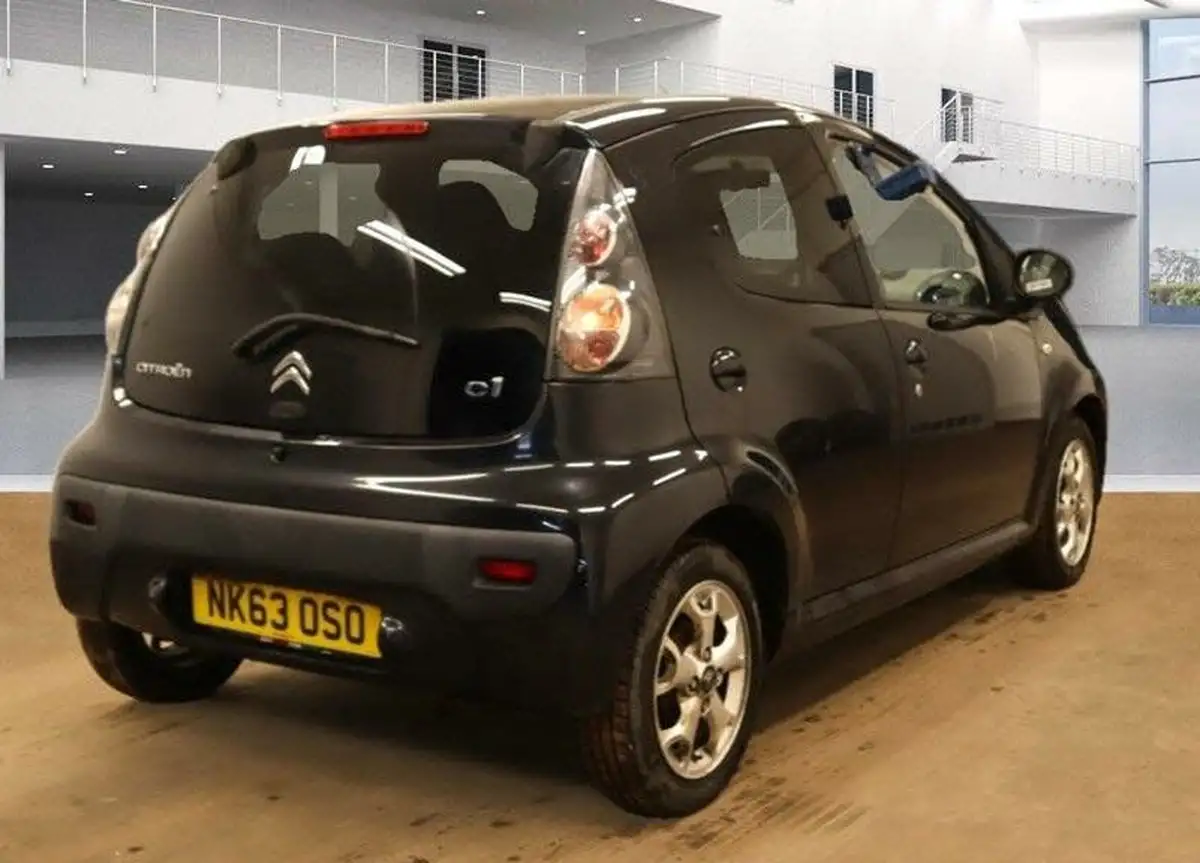 2013-citroen-c1-10-vtr-5d-egs-big-1