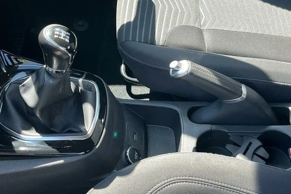 2017-ford-fiesta-125-zetec-5d-big-37