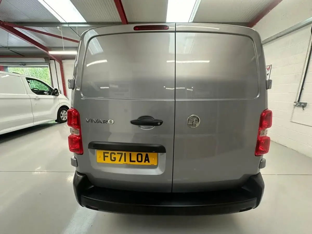 2022-vauxhall-vivaro-20td-3100-l2h1-dynamic-panel-auto-big-5