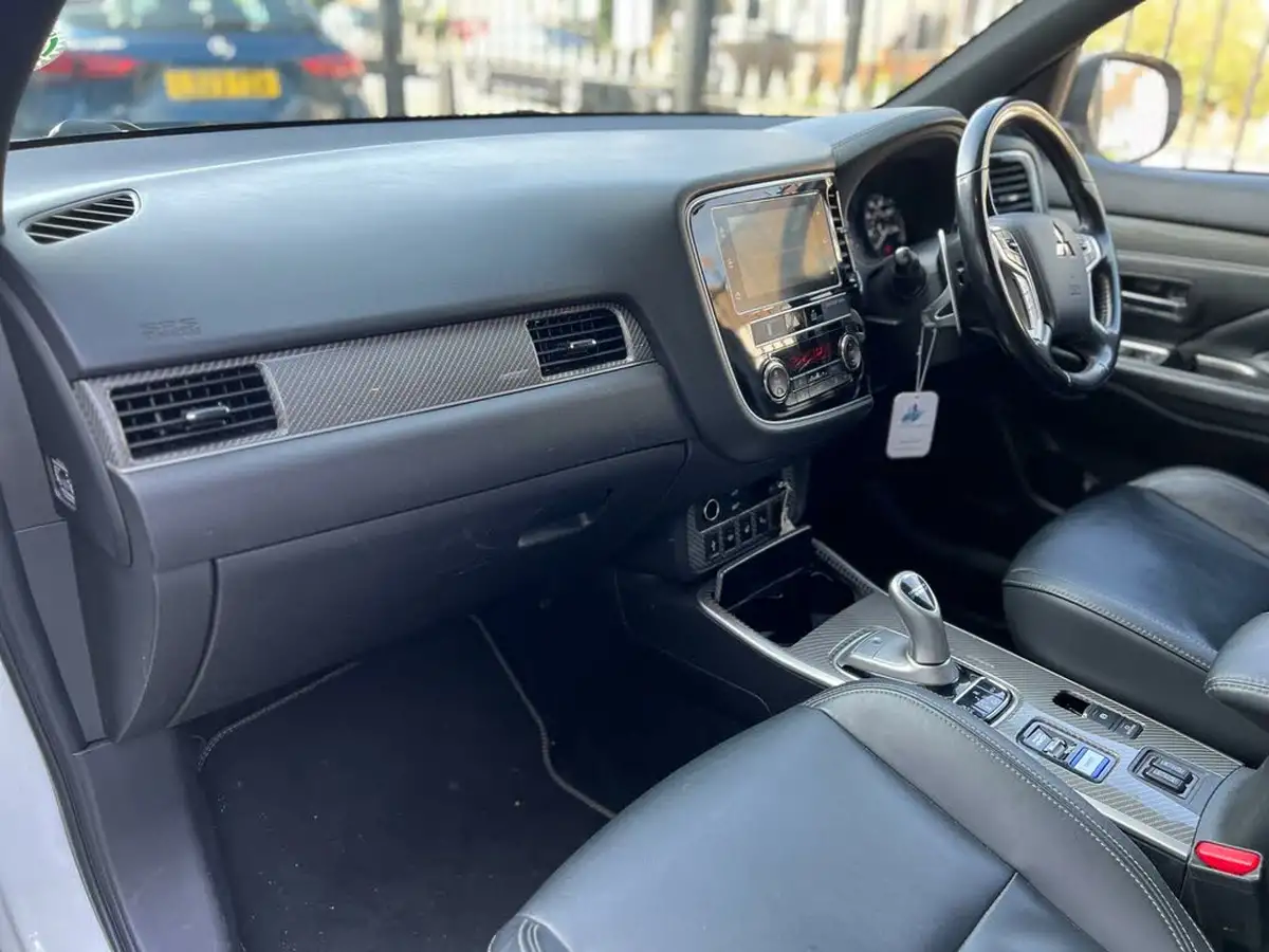 2018-mitsubishi-outlander-24-4h-phev-big-12