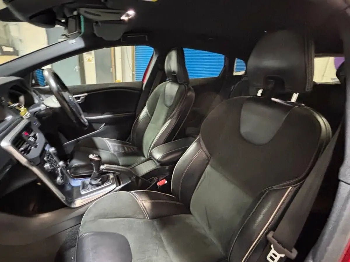 2015-volvo-v40-16td-d2-r-design-big-16
