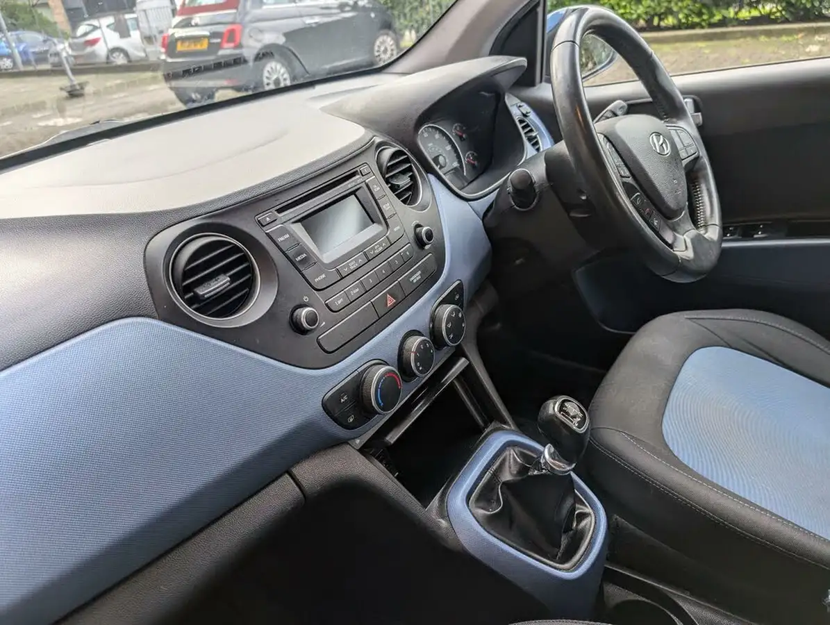 2016-hyundai-i10-12-premium-big-19