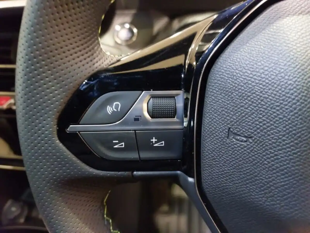 2025-peugeot-2008-suv-e-gt-136ps-50kwh-big-14