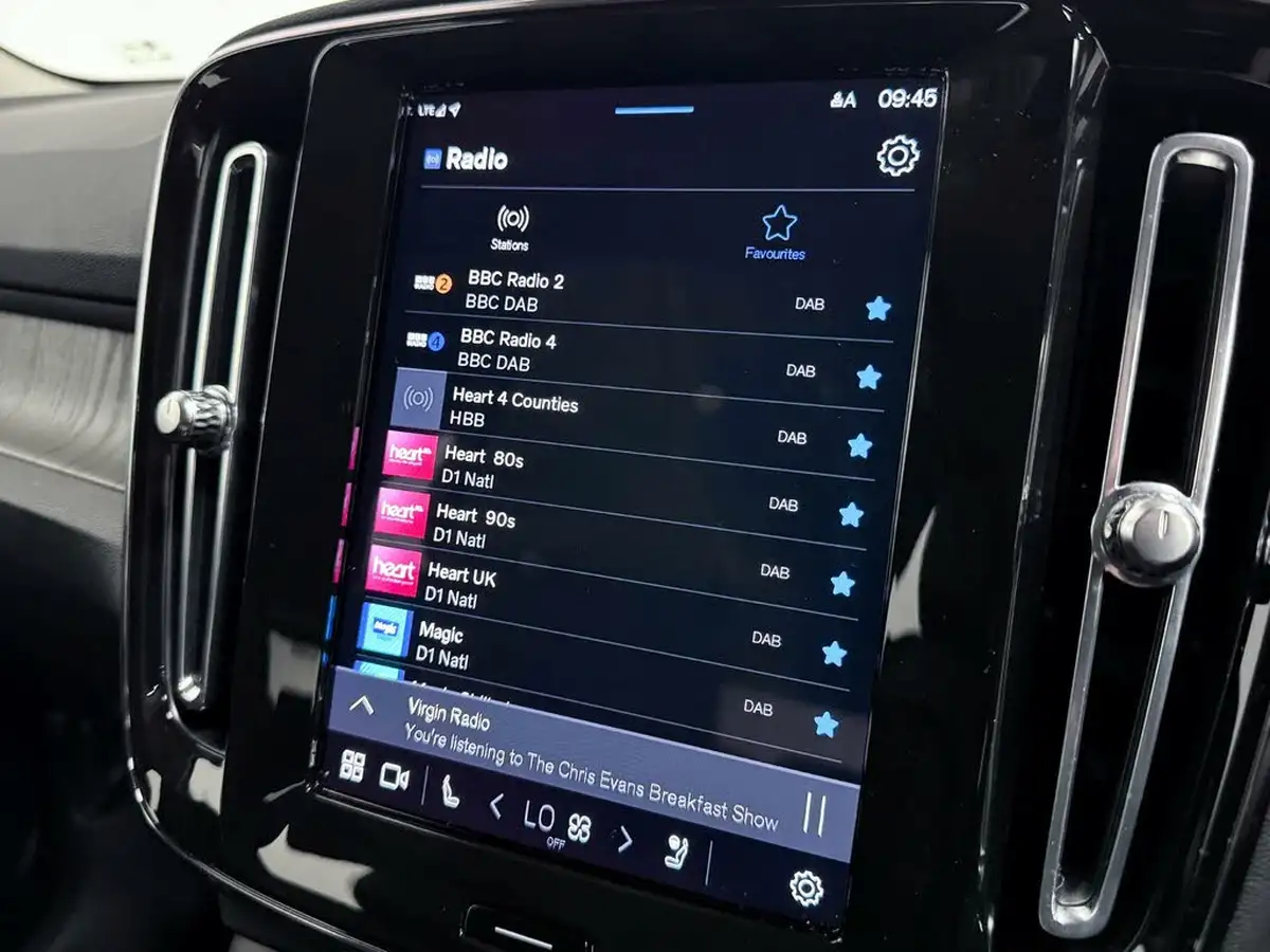 2023-volvo-xc40-20-b3-plus-big-40
