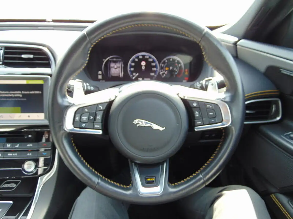 2019-jaguar-xe-20i-300-sport-big-27
