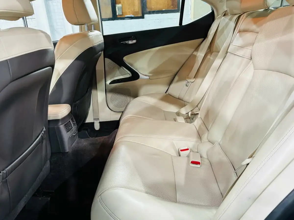 2010-lexus-is-250-25-se-i-dab-saloon-4d-auto-big-19