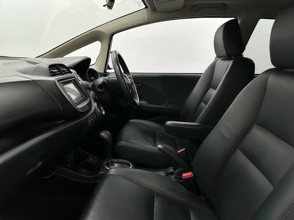 2015-honda-jazz-13-hx-big-27