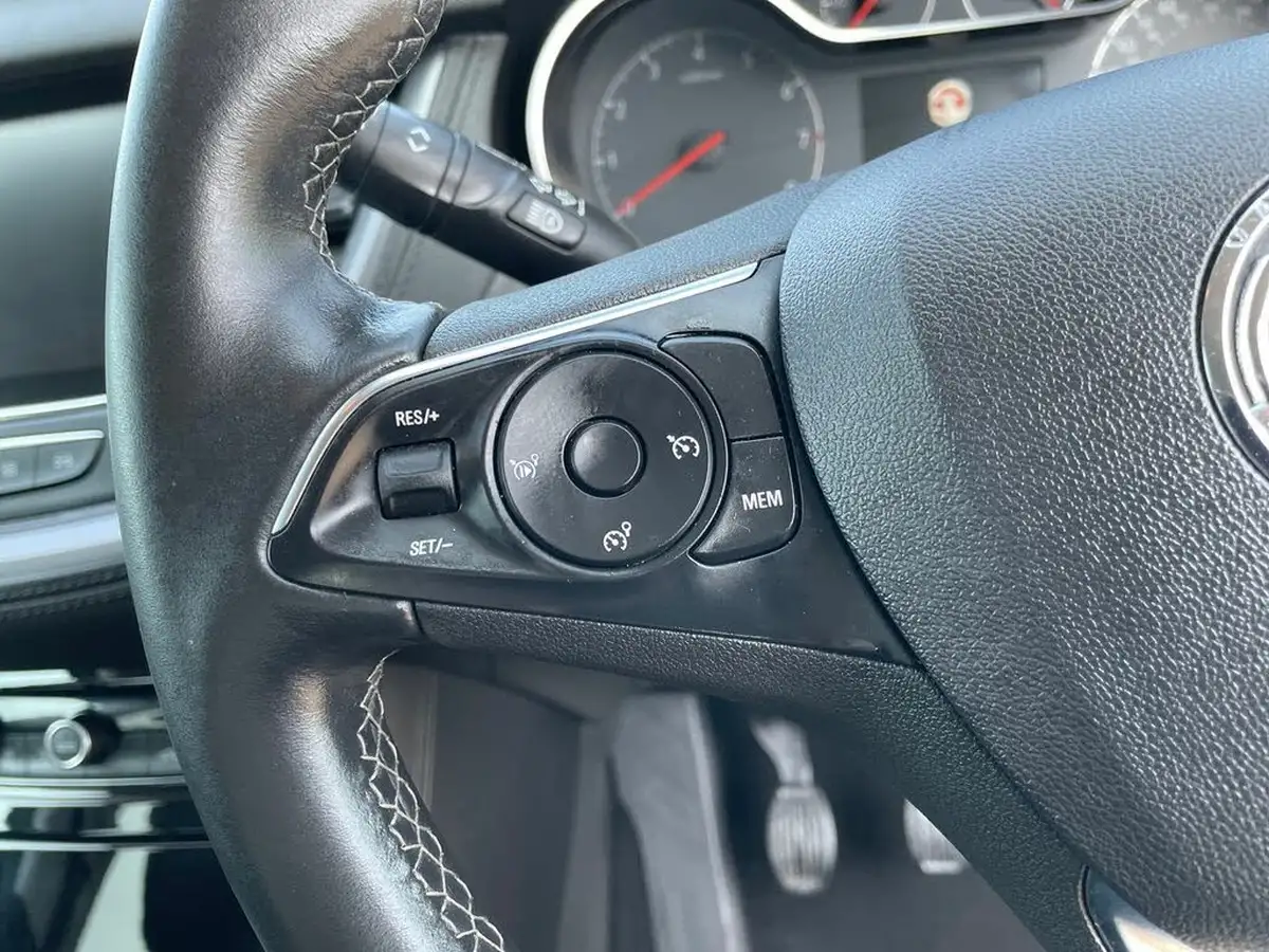 2020-vauxhall-grandland-x-12-sri-nav-big-15