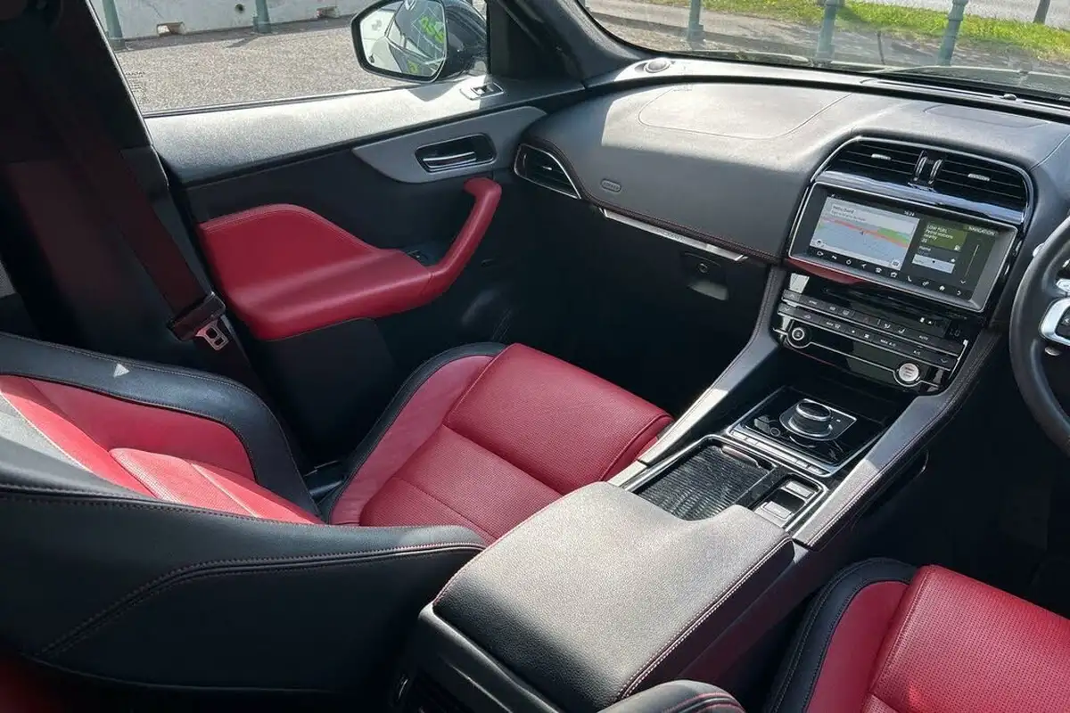 2019-jaguar-f-pace-20-i4d-chequered-flag-240ps-big-33