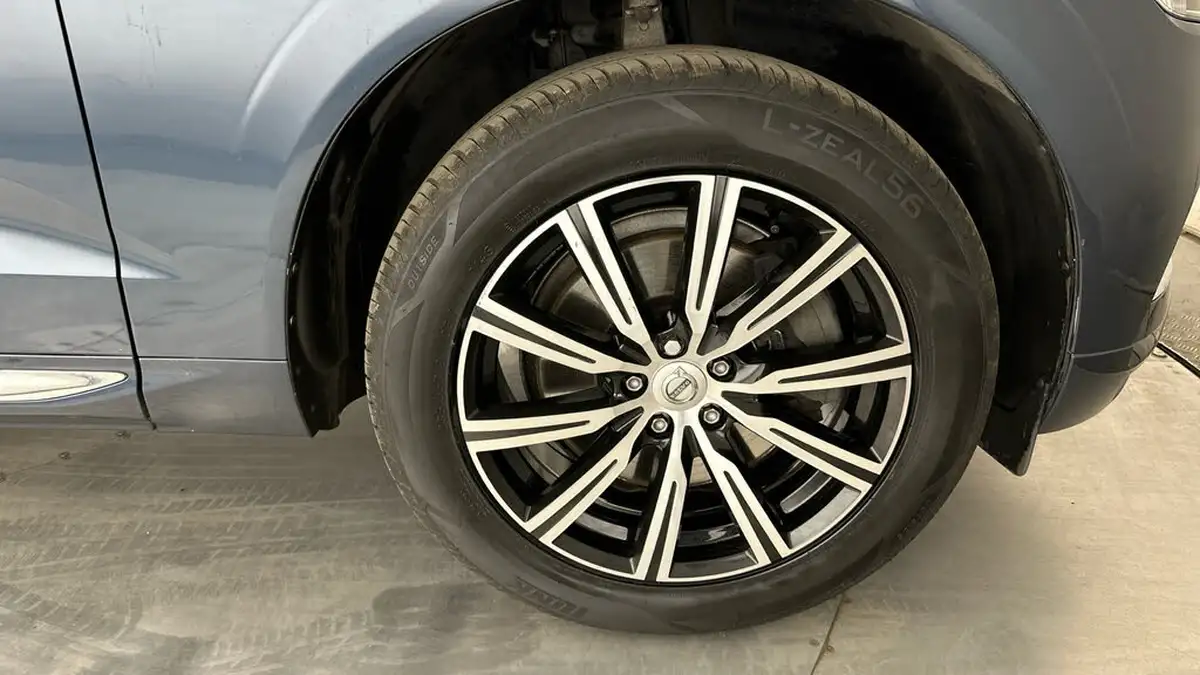 2020-volvo-xc60-20-b5-inscription-awd-big-19