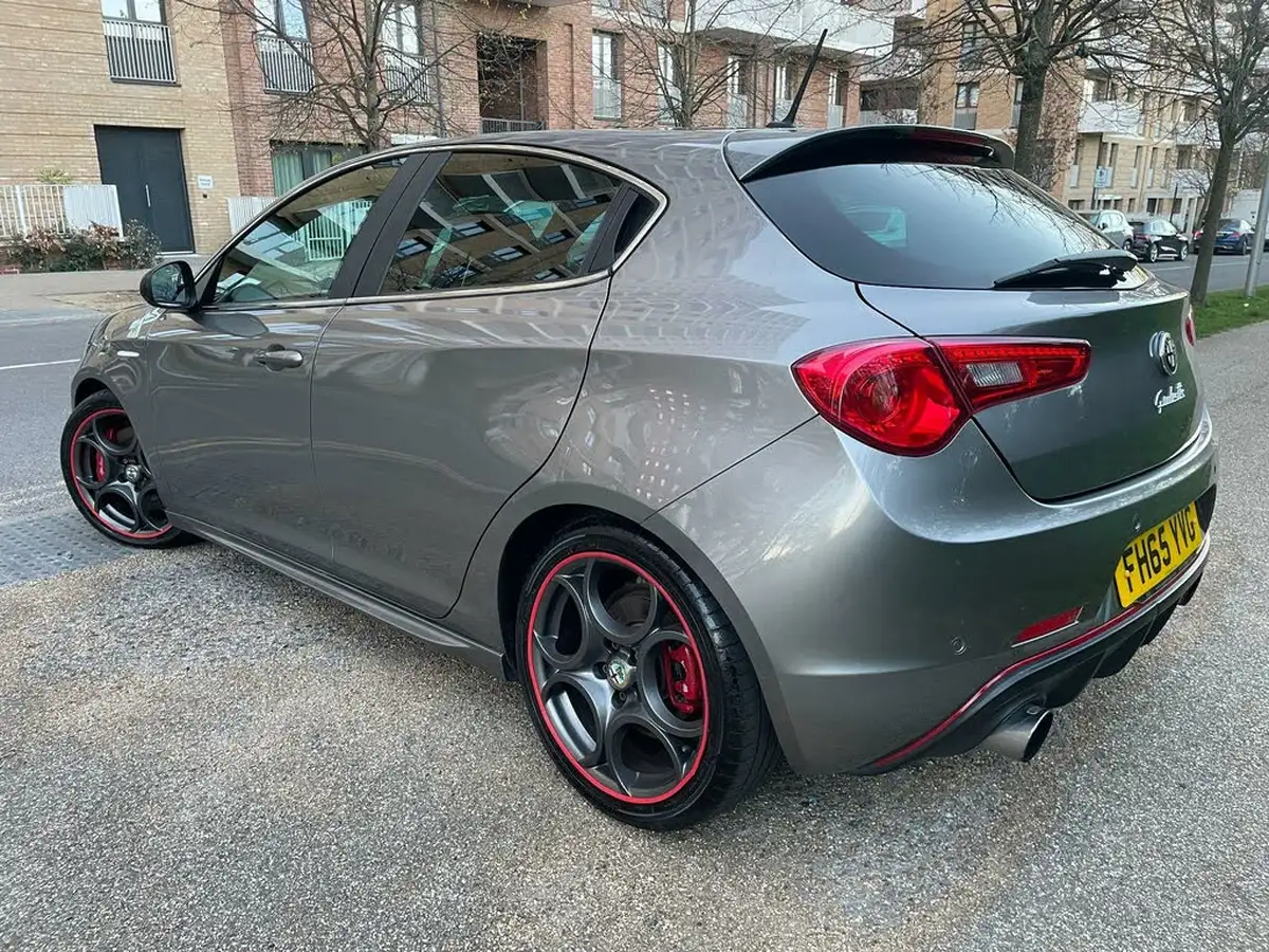 2016-alfa-romeo-giulietta-17-quadrifoglio-verde-big-15