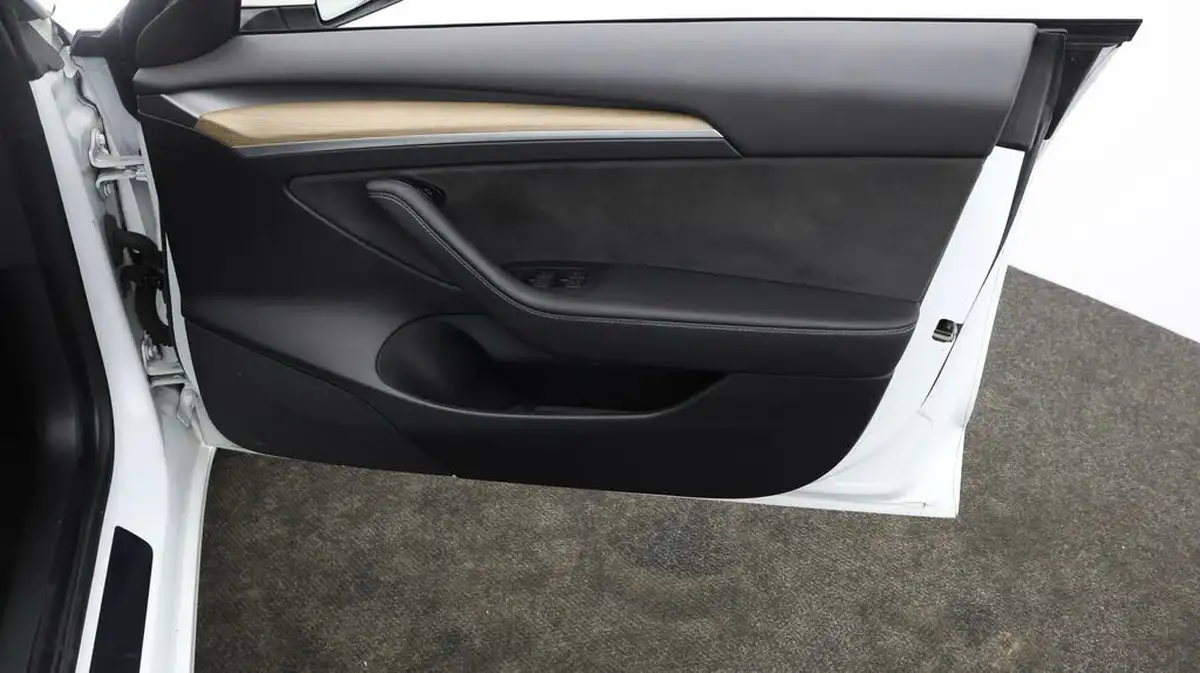 2022-tesla-model-3-e-long-range-big-14