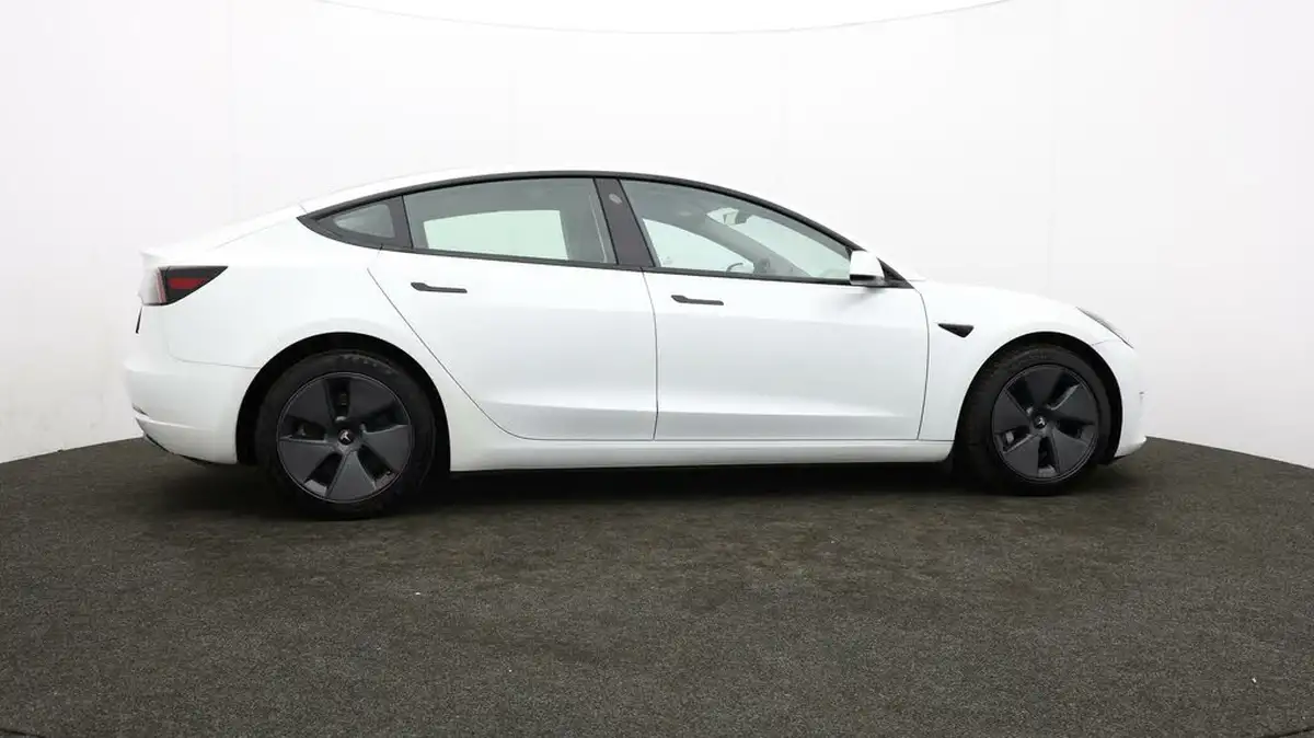 2022-tesla-model-3-e-long-range-big-31
