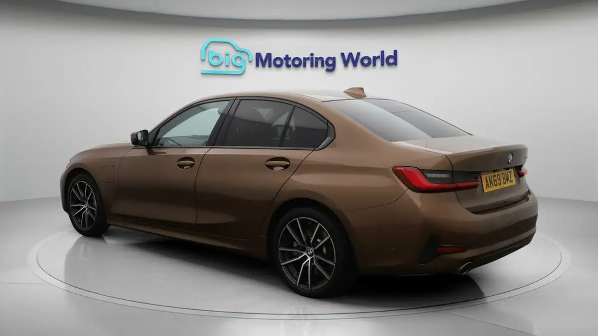 2019-bmw-3-series-20-330e-sport-pro-big-5