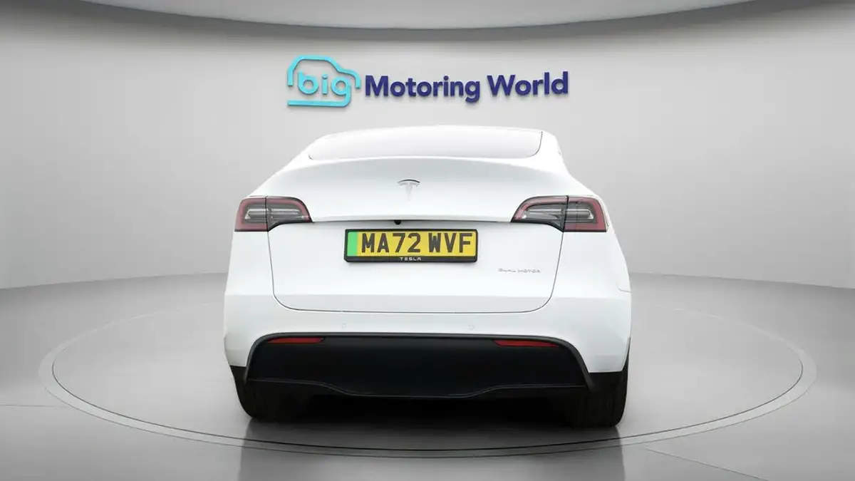 2022-tesla-model-y-e-long-range-big-5