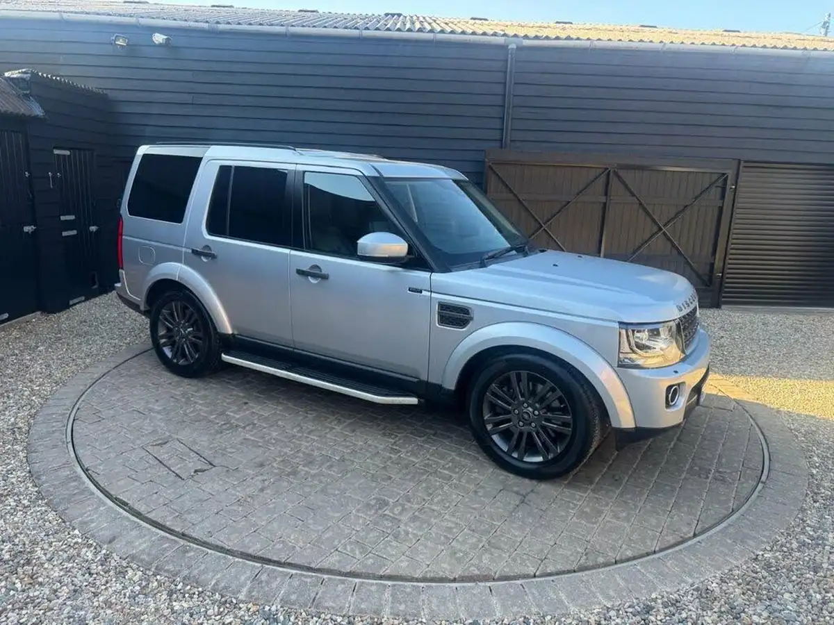 2016-land-rover-discovery-4-30-sd-v6-graphite-big-38