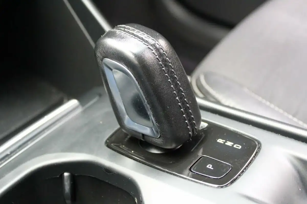2018-volvo-xc40-20td-d3-momentum-geartronic-big-31