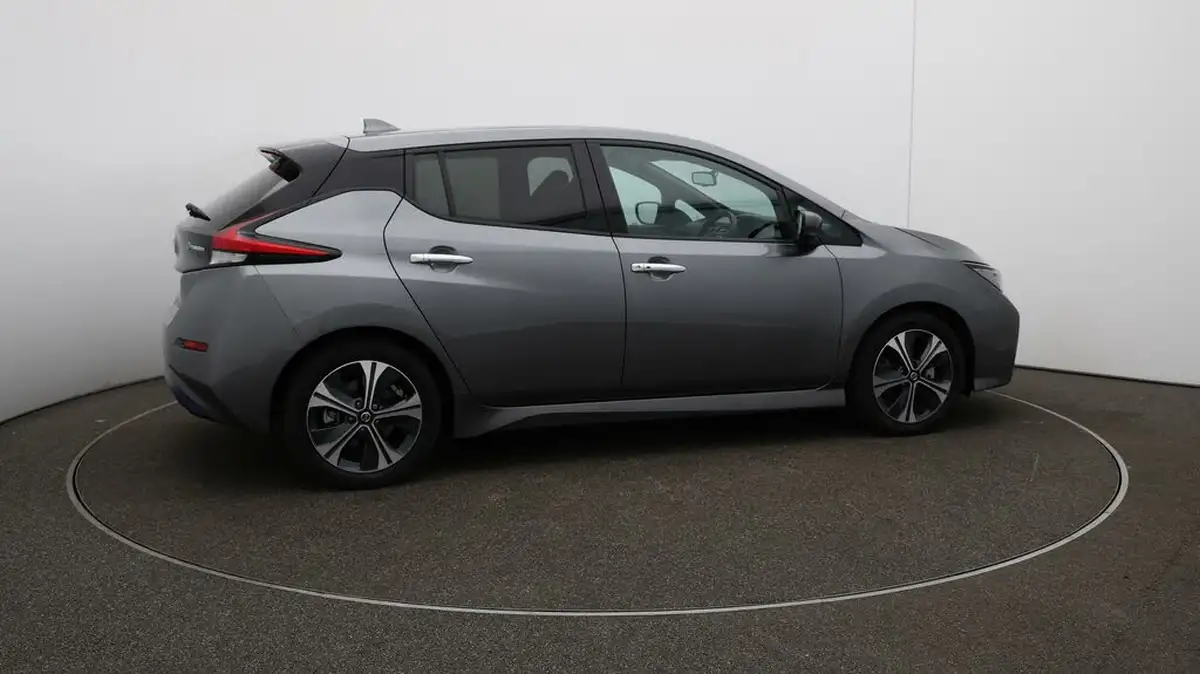2022-nissan-leaf-e-tekna-big-44
