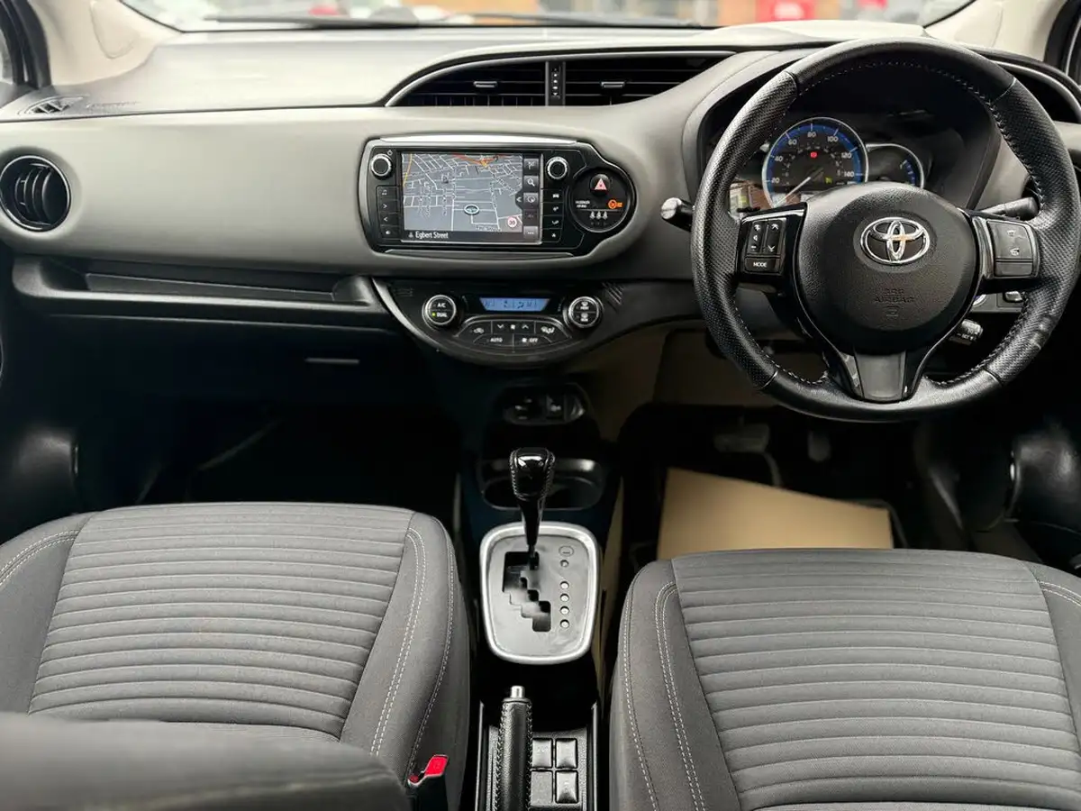 2016-toyota-yaris-15-vvt-i-design-bi-tone-hybrid-big-22