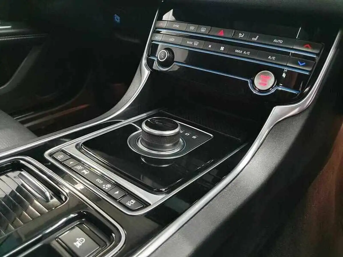 2019-jaguar-xf-20td-r-sport-180ps-ss-sportbrake-5d-auto-big-17