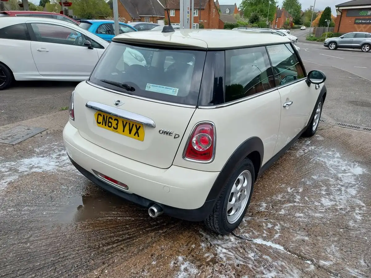 2013-mini-cooper-16td-one-d-90bhp-sport-chili-big-4