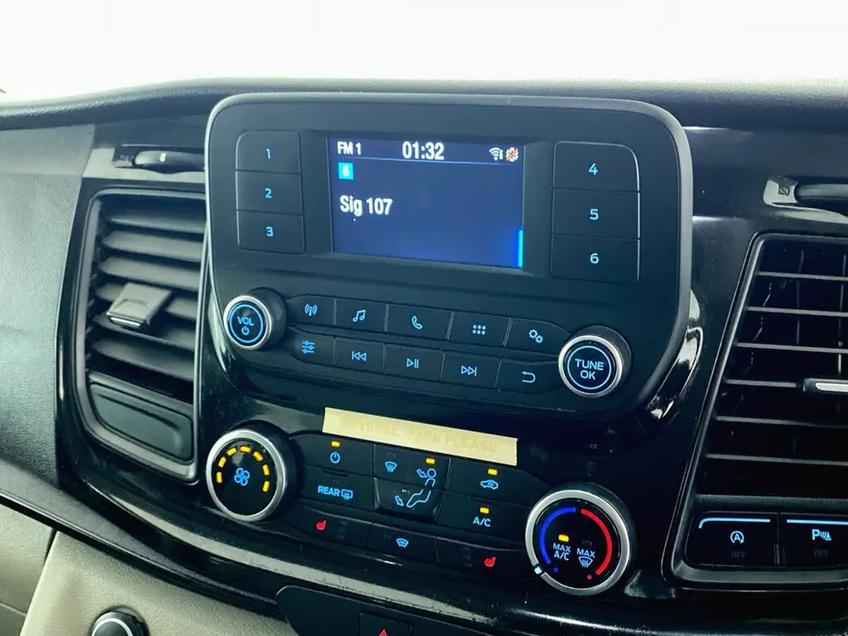 2019-ford-tourneo-custom-20tdci-320-l2-zetec-130ps-big-17