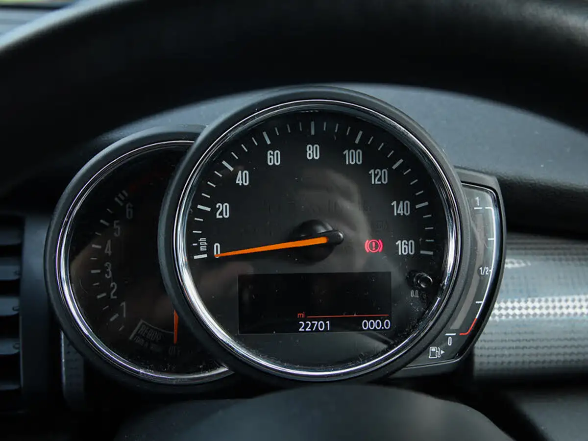 2019-mini-cooper-15-cooper-classic-hatchback-5d-big-8