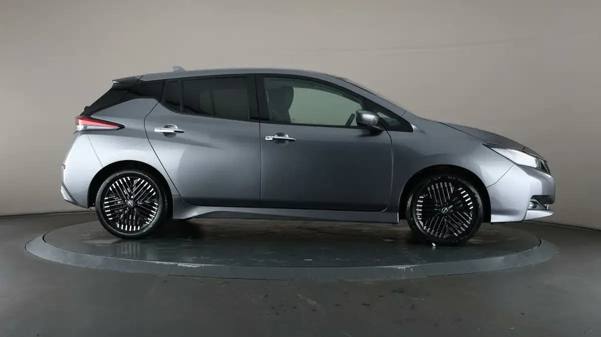 2022-nissan-leaf-e-tekna-39kwh-big-49