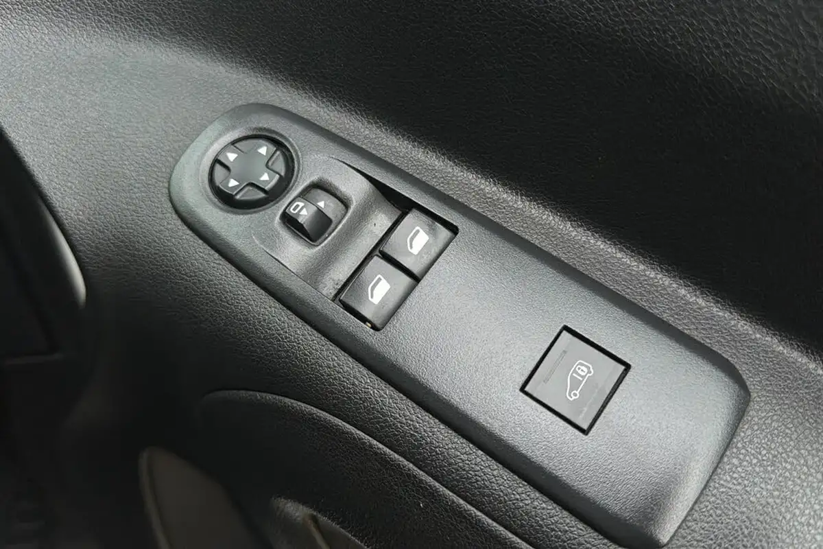 2022-peugeot-partner-15-bluehdi-1000-professional-premium-100pseu6d-big-22