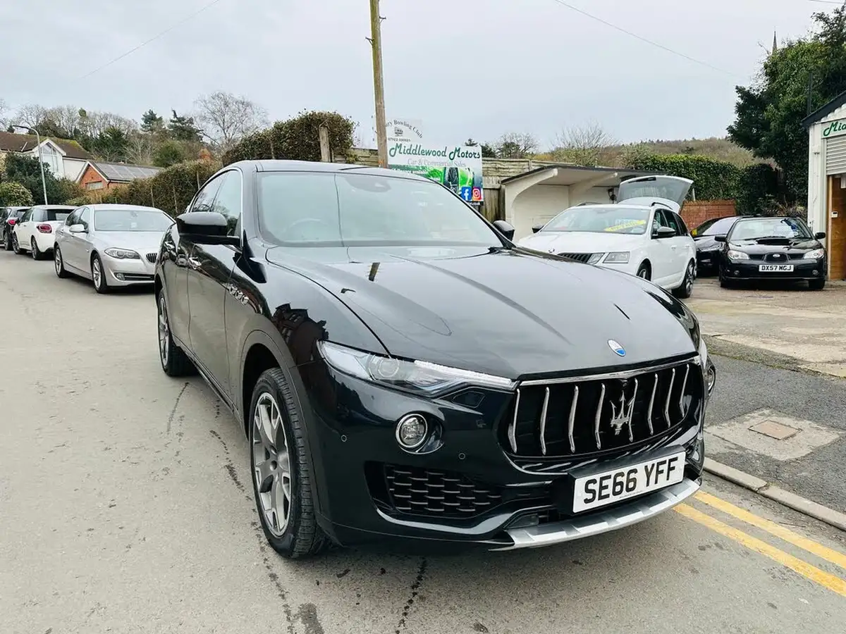 2016-maserati-levante-30td-big-1
