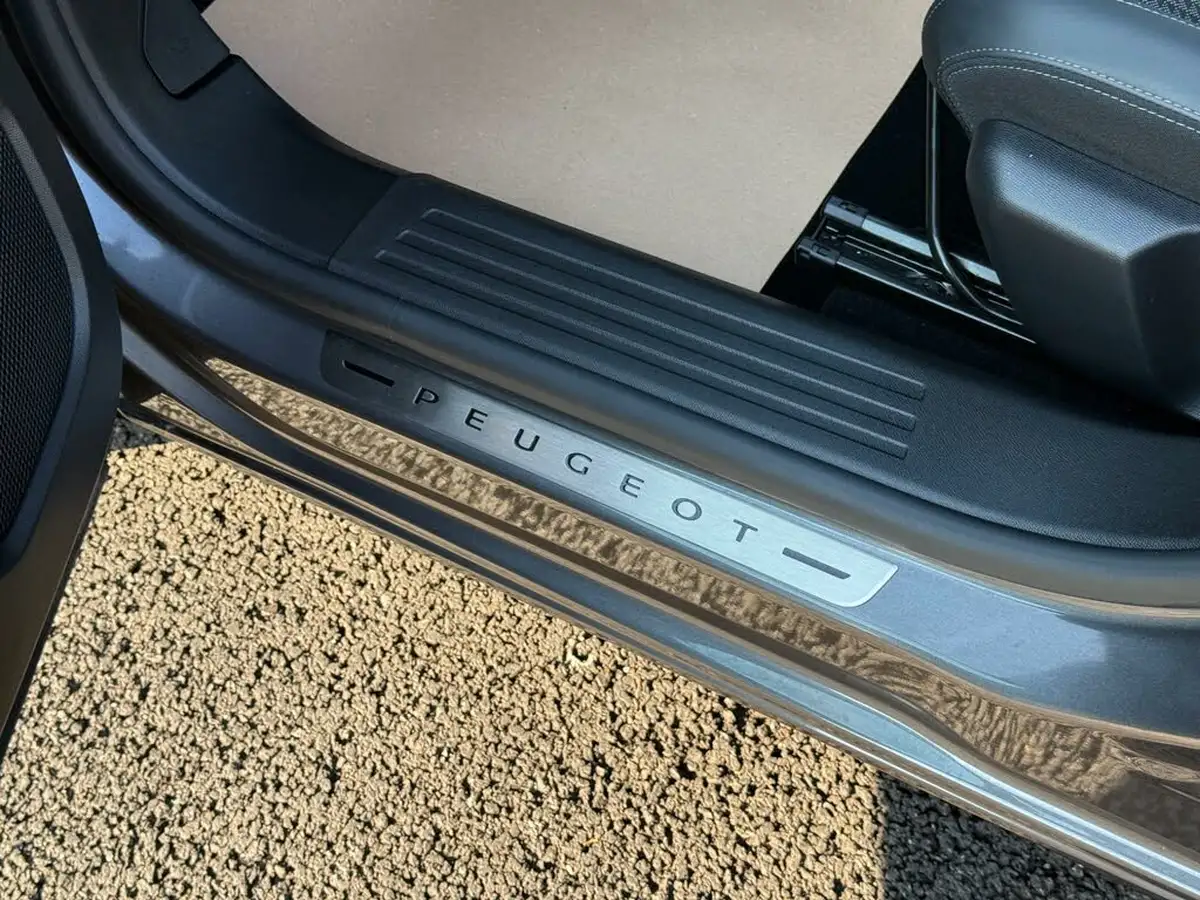 2021-peugeot-2008-suv-12-puretech-gt-eat8-big-39