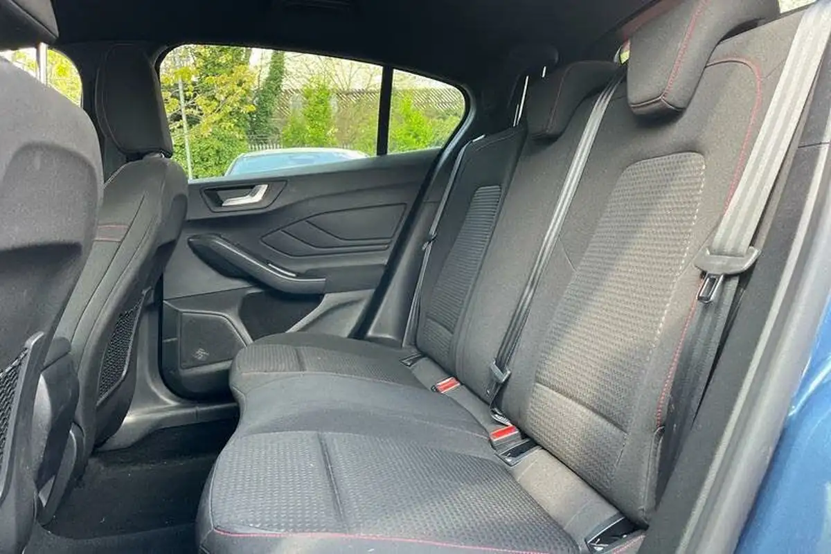 2023-ford-focus-10t-st-line-125ps-hatchback-big-19