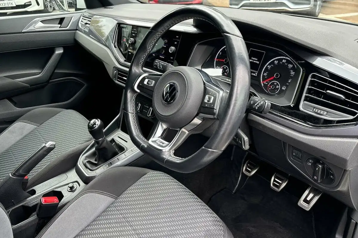 2021-volkswagen-polo-10-tsi-r-line-110ps-big-24