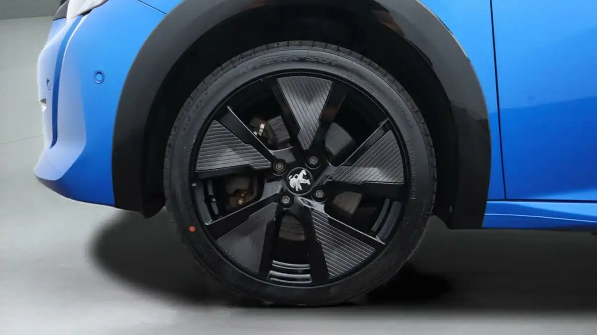 2021-peugeot-208-e-gt-50kwh-big-18
