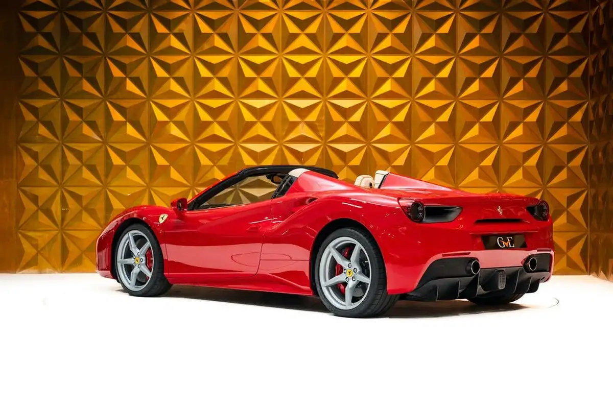 2017-ferrari-488-39-488-spider-big-5