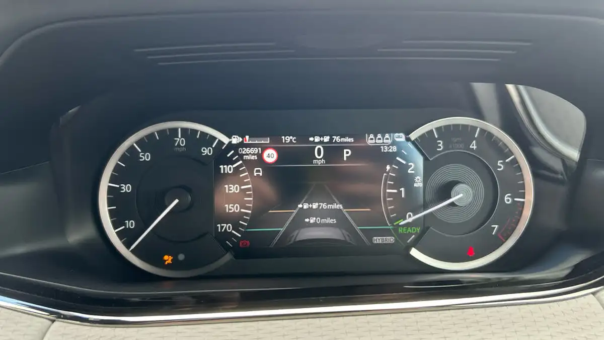 2022-land-rover-range-rover-evoque-15-p300e-r-dynamic-s-big-15