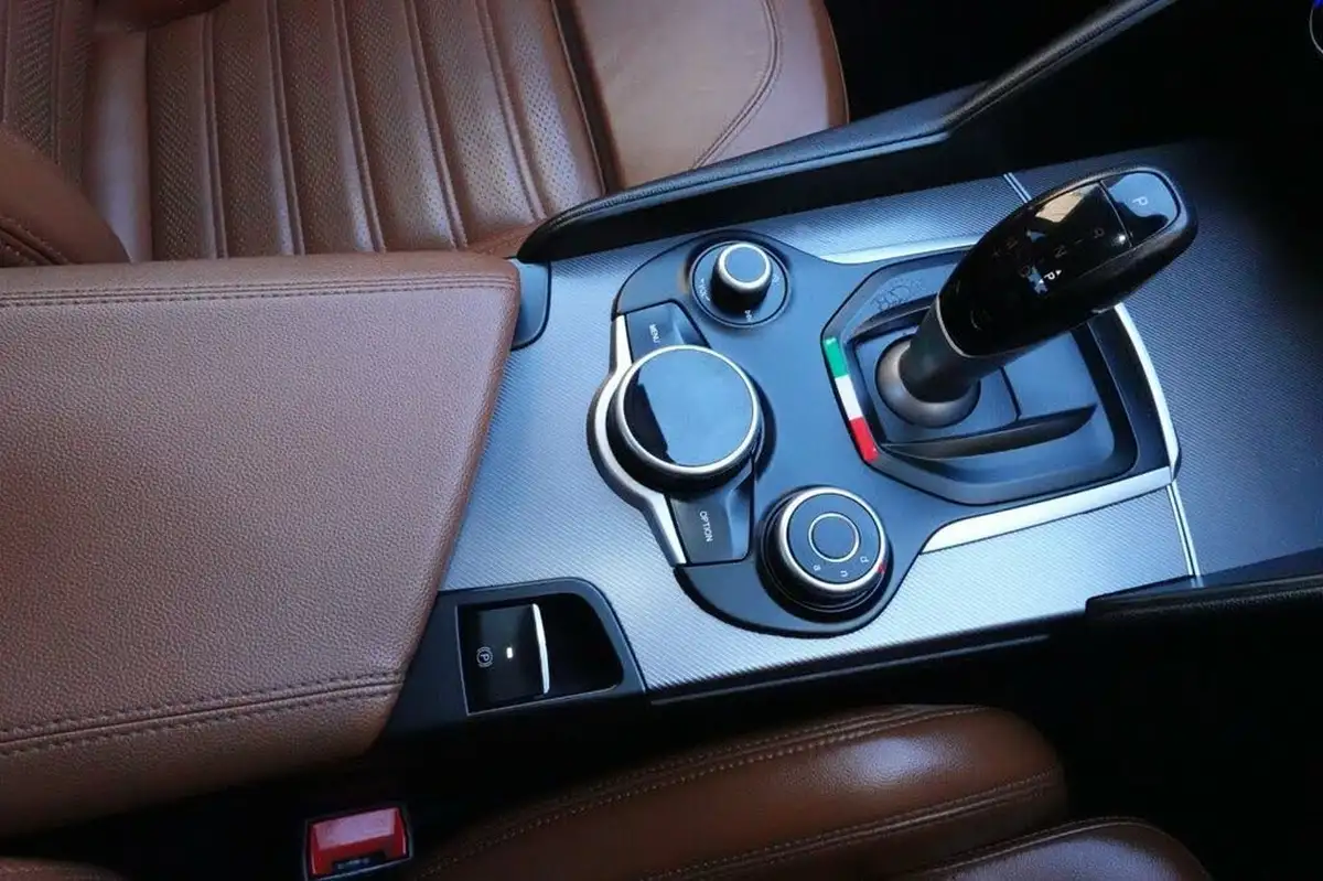 2017-alfa-romeo-giulia-22td-speciale-big-31
