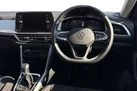 2022-volkswagen-t-roc-10-tsi-life-small-17