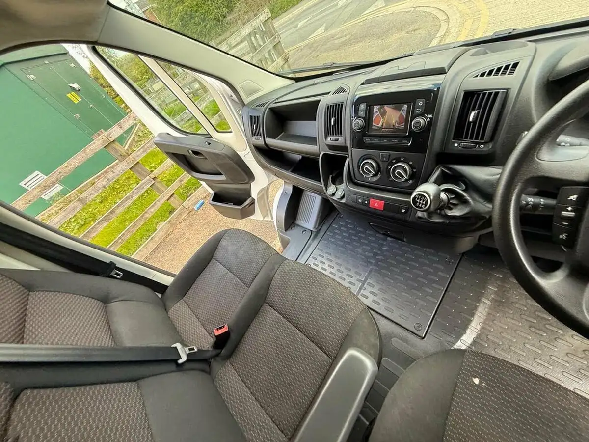 2022-citroen-relay-22bluehdi-35-l2h2-enterprise-big-30