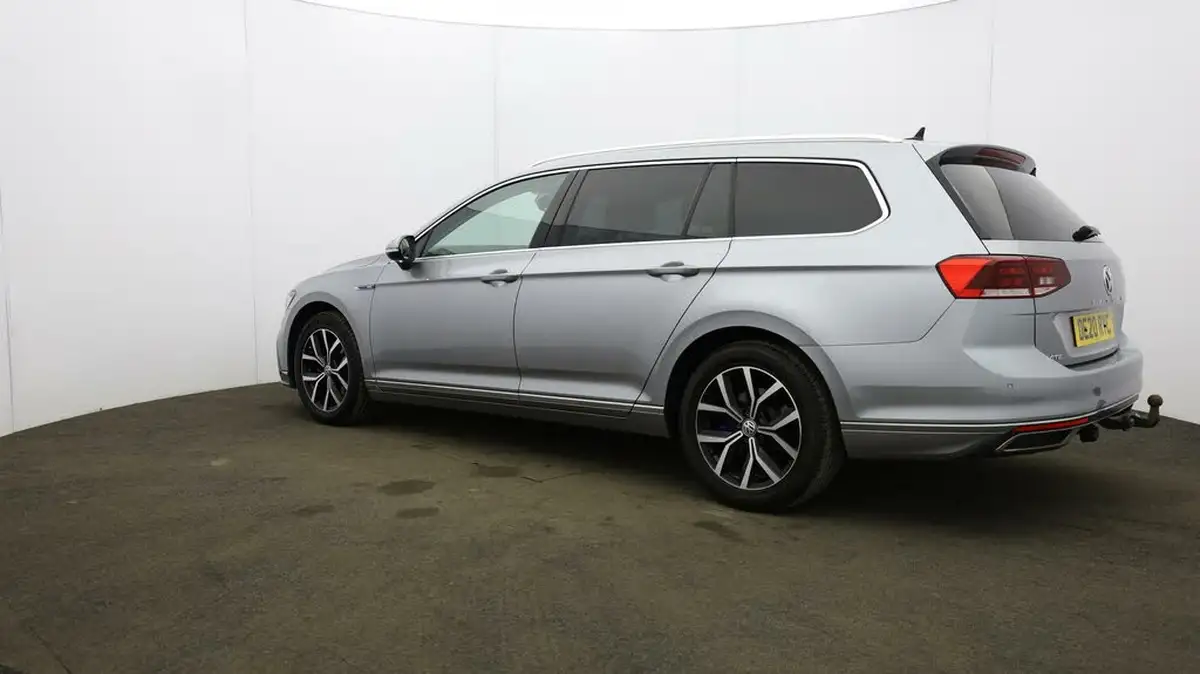 2020-volkswagen-passat-14-tsi-gte-estate-5d-big-55