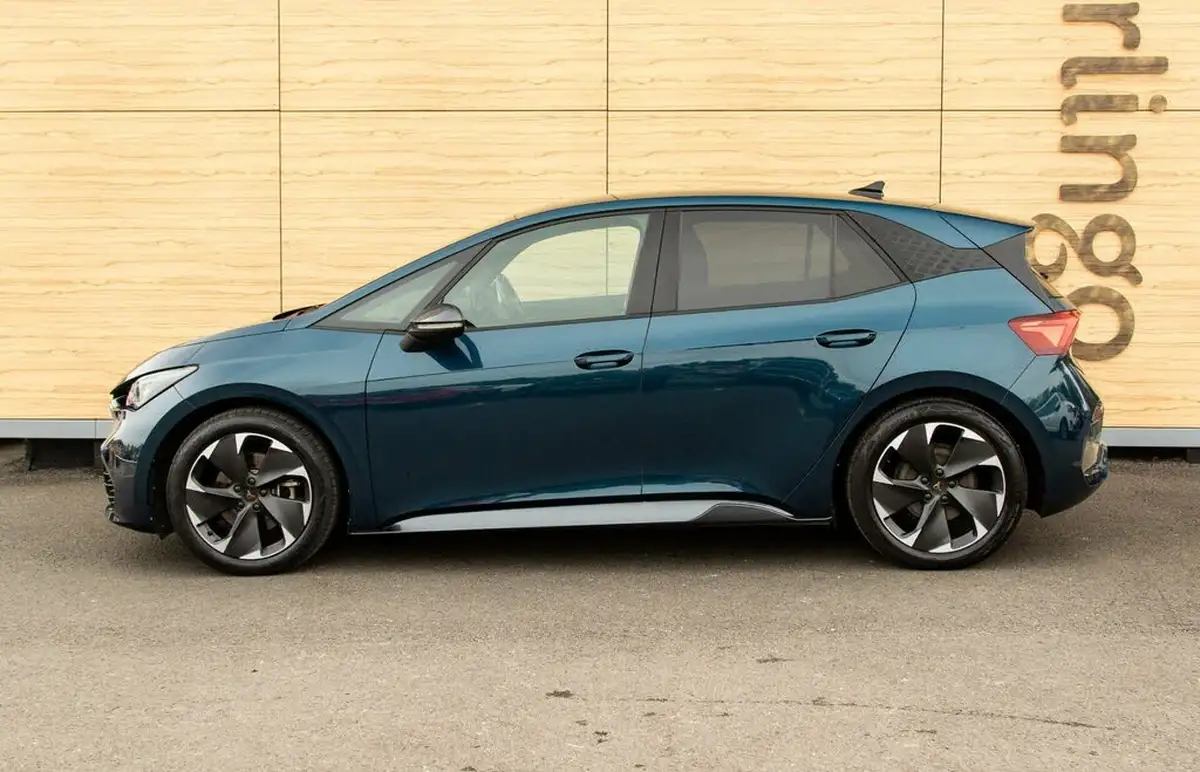 2022-cupra-born-e-v2-204ps-58kwh-big-12