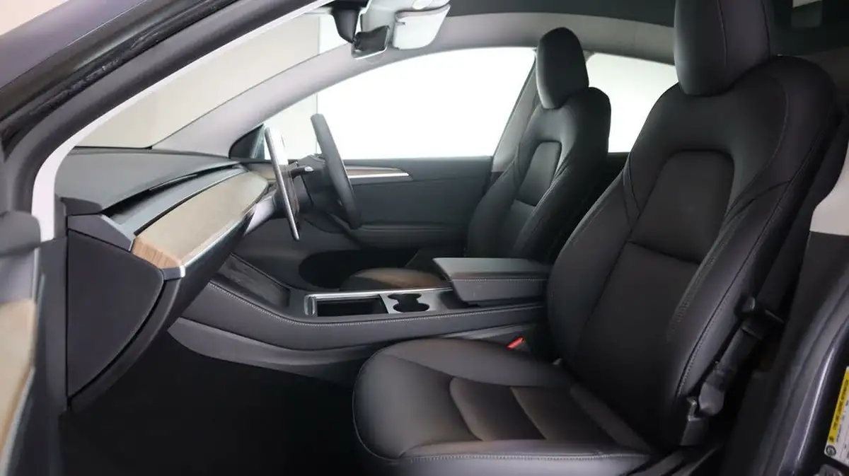2022-tesla-model-y-e-long-range-big-14
