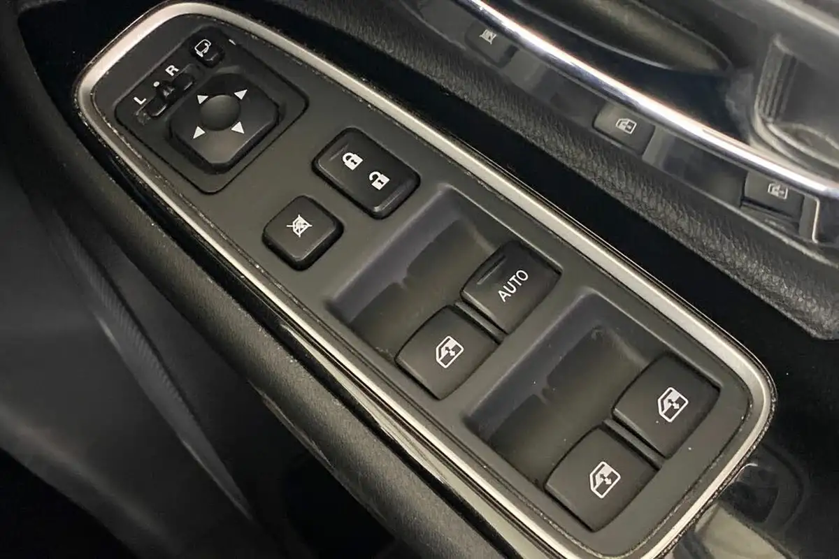 2017-mitsubishi-outlander-20-4hs-phev-5st-big-38