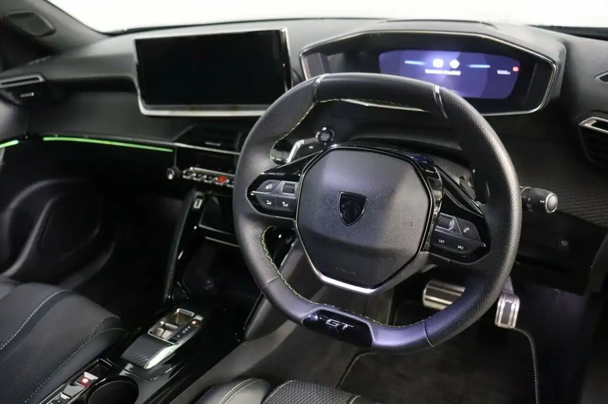 2023-peugeot-2008-suv-big-21