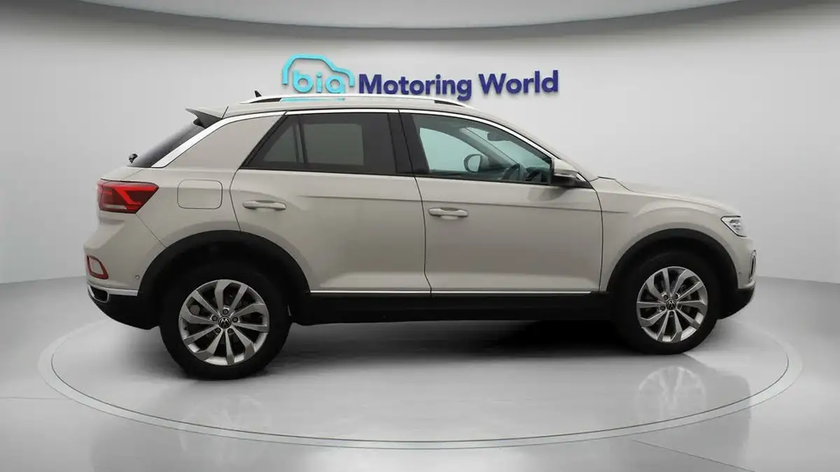 2023-volkswagen-t-roc-15-tsi-style-hatchback-5d-big-8