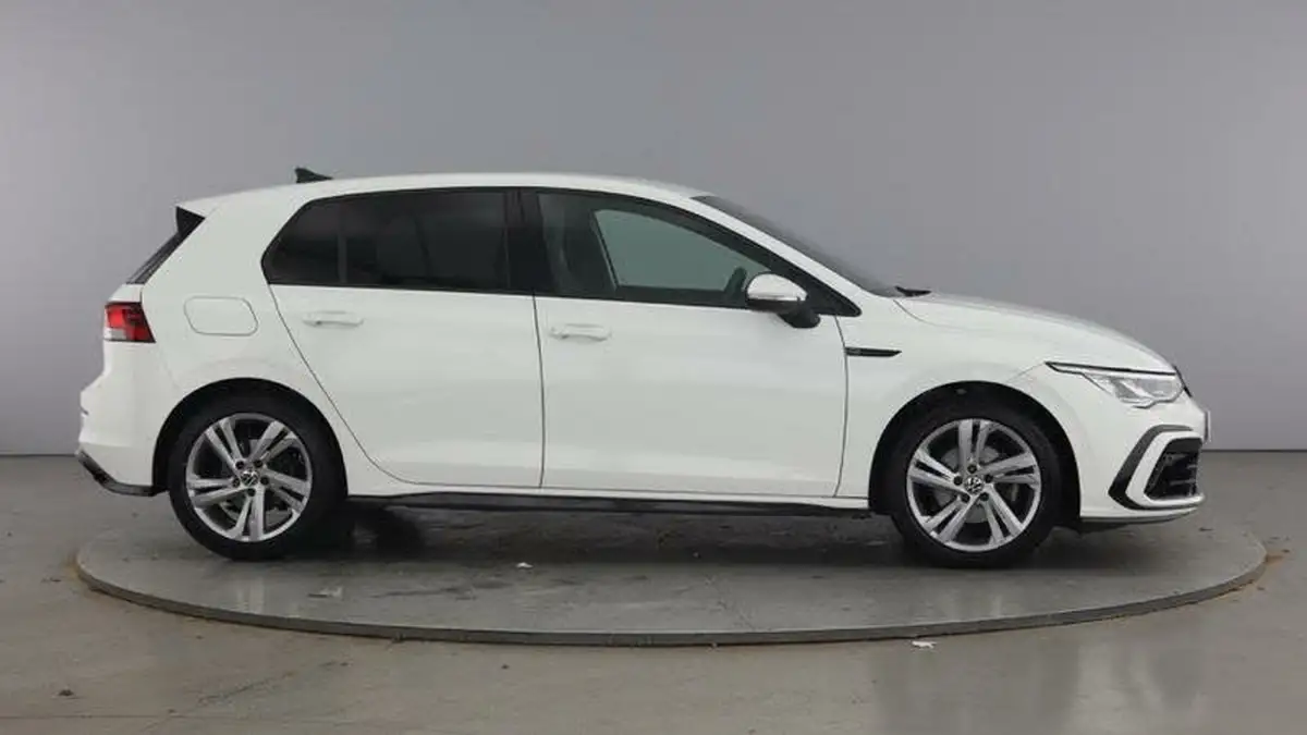 2022-volkswagen-golf-15-etsi-r-line-150ps-hatchback-big-3